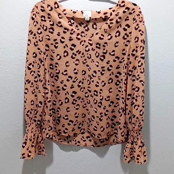 Bee neck, leopard print, long sleeve blouse. - Picture 1 of 3